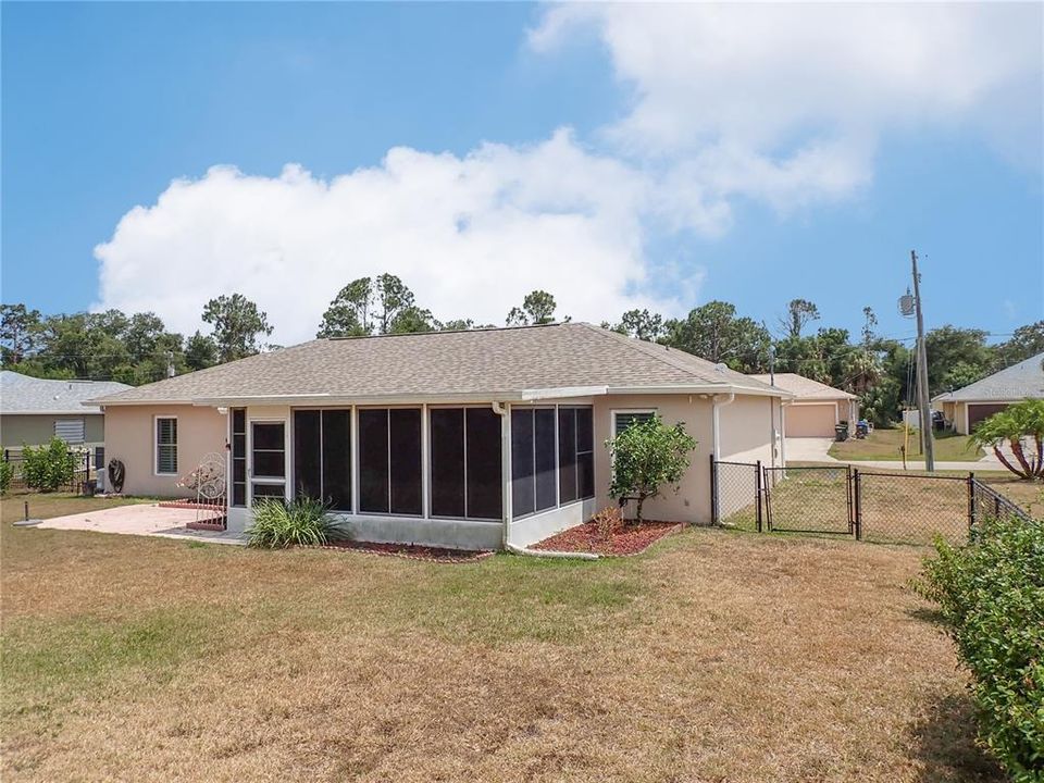 Active With Contract: $299,900 (3 beds, 2 baths, 1427 Square Feet)