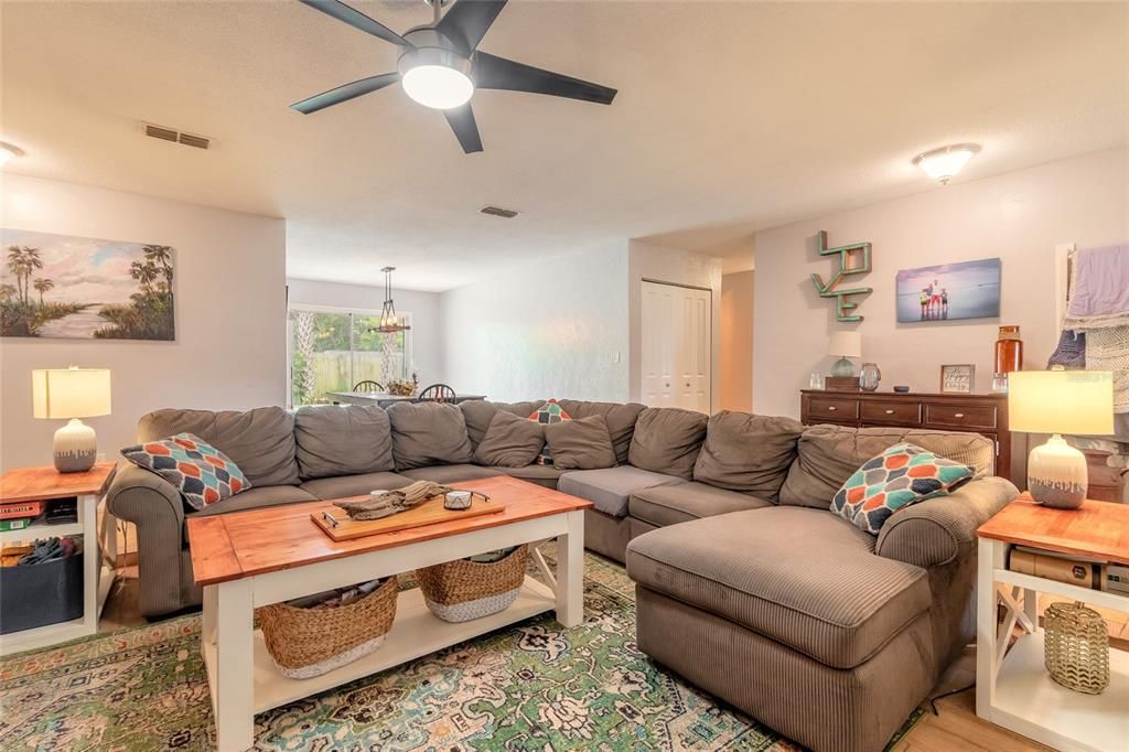 Active With Contract: $345,000 (3 beds, 2 baths, 1978 Square Feet)