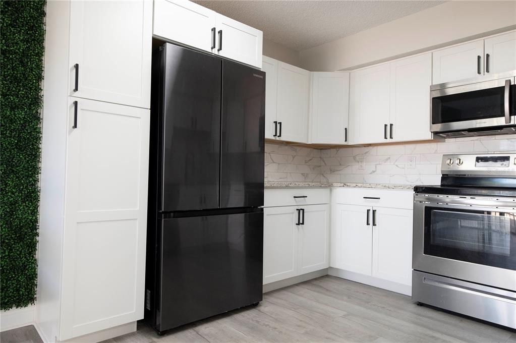 Active With Contract: $2,200 (3 beds, 1 baths, 1257 Square Feet)