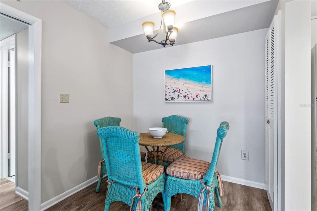For Sale: $145,000 (2 beds, 2 baths, 1088 Square Feet)