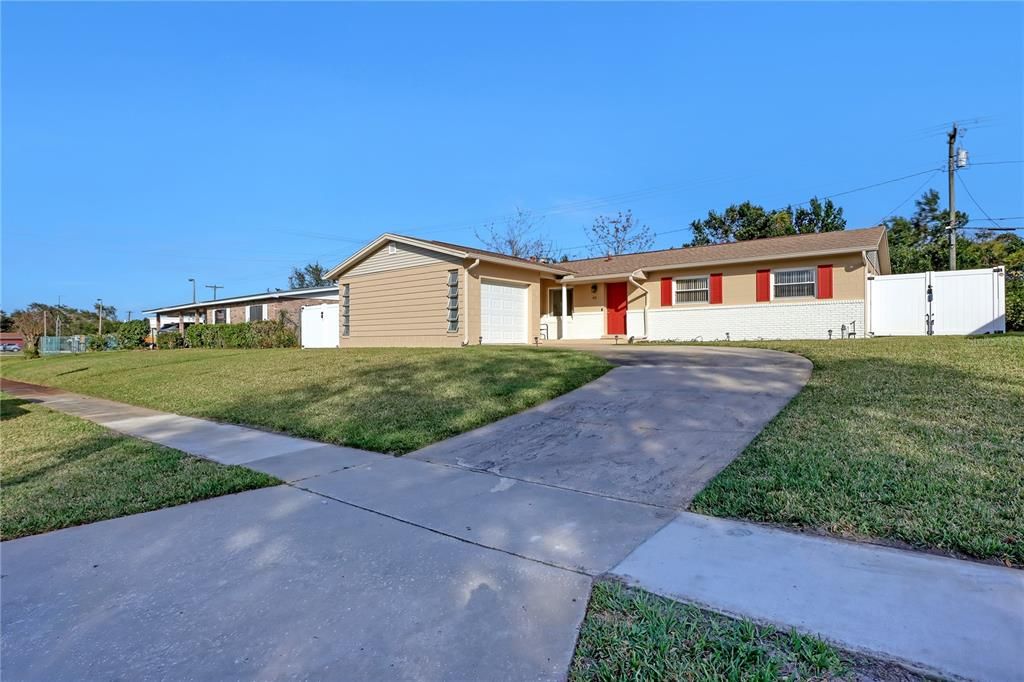 For Sale: $313,000 (3 beds, 2 baths, 1200 Square Feet)