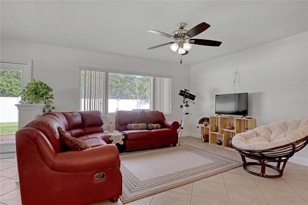 For Sale: $315,000 (3 beds, 2 baths, 1200 Square Feet)