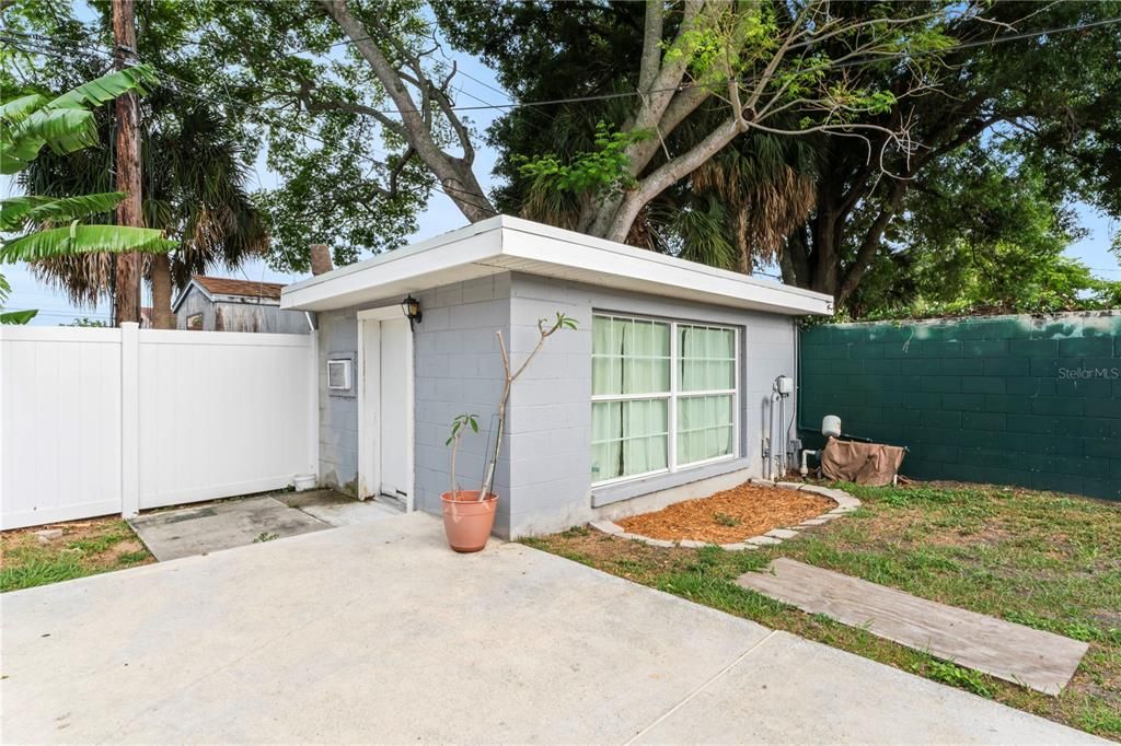 Active With Contract: $449,900 (2 beds, 2 baths, 1299 Square Feet)