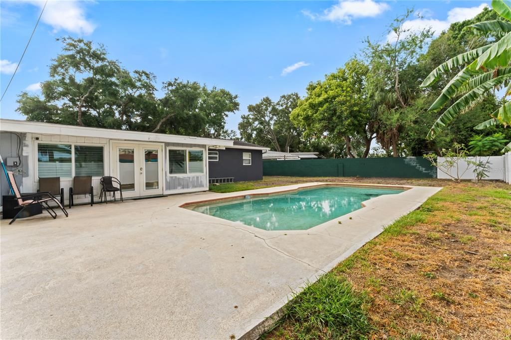 Active With Contract: $449,900 (2 beds, 2 baths, 1299 Square Feet)