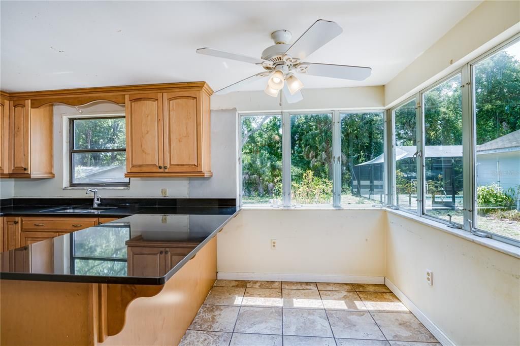 Active With Contract: $299,000 (3 beds, 3 baths, 1286 Square Feet)