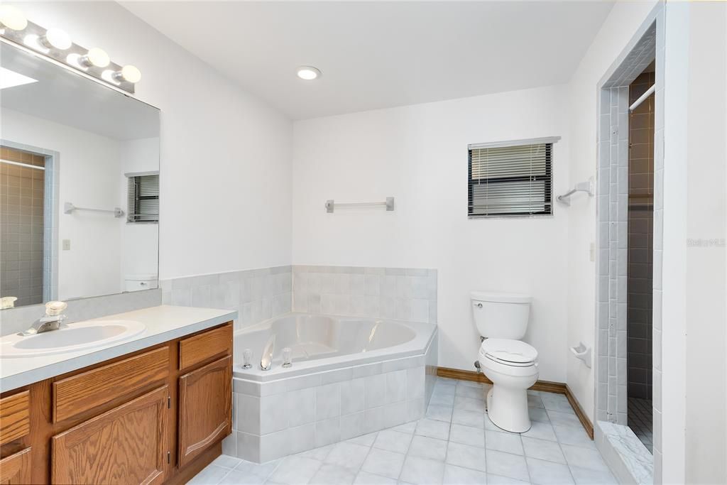 Active With Contract: $335,000 (3 beds, 2 baths, 1632 Square Feet)