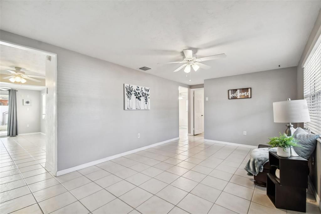For Sale: $225,000 (2 beds, 1 baths, 956 Square Feet)