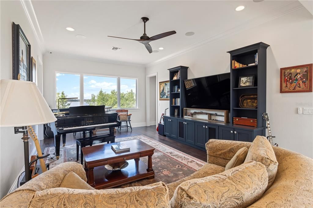 Recently Sold: $2,850,000 (5 beds, 5 baths, 4464 Square Feet)