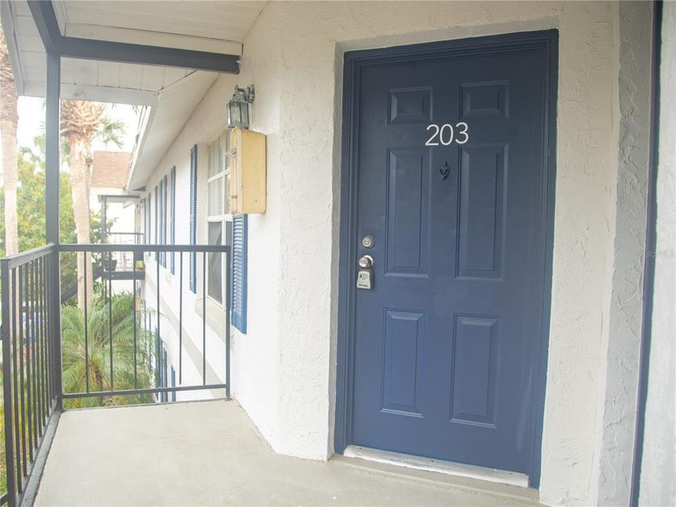 Active With Contract: $199,700 (2 beds, 2 baths, 840 Square Feet)