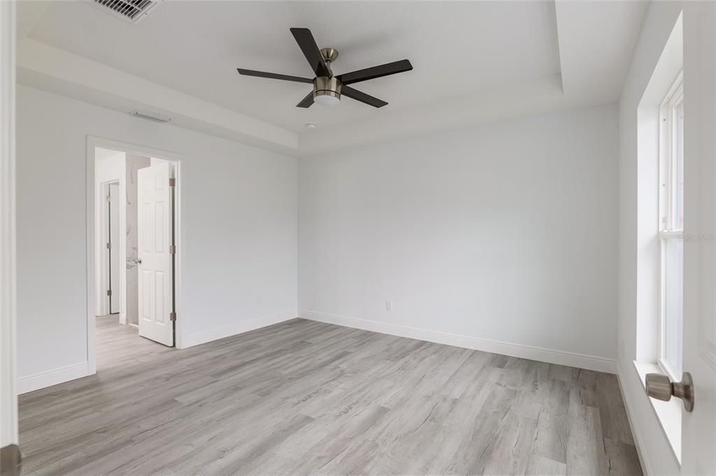 Active With Contract: $279,000 (3 beds, 2 baths, 1484 Square Feet)