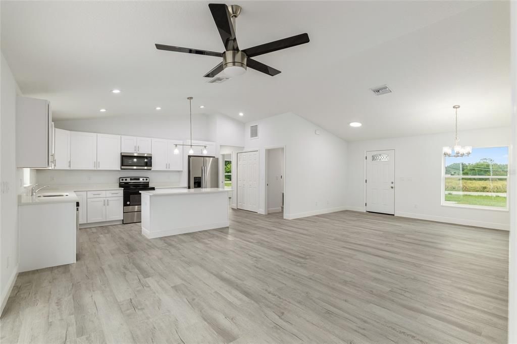 Active With Contract: $279,000 (3 beds, 2 baths, 1484 Square Feet)