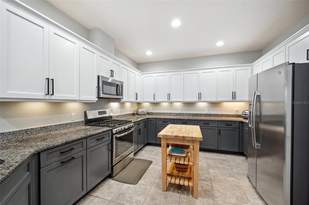 Active With Contract: $539,000 (2 beds, 2 baths, 1714 Square Feet)