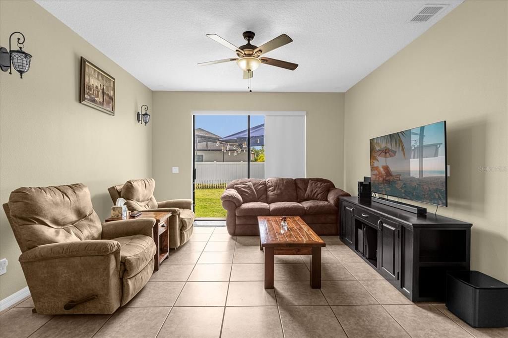 For Sale: $449,900 (3 beds, 2 baths, 1613 Square Feet)