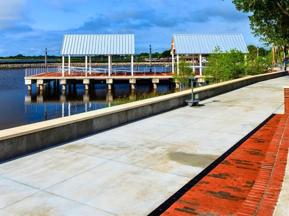 Lakefront Park Walking and Jogging Trails