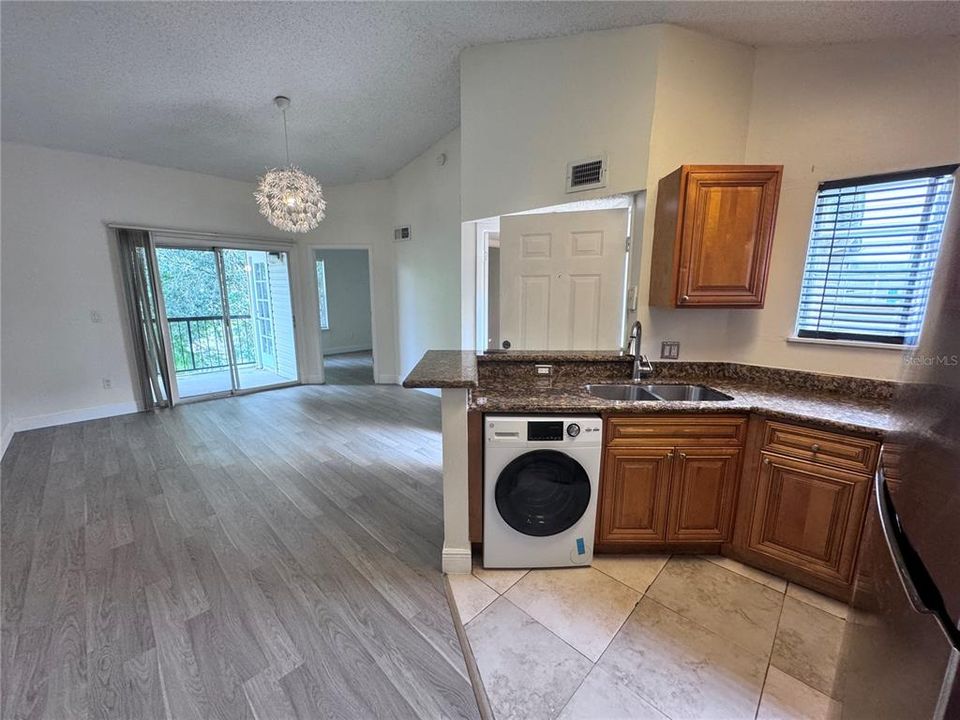 For Rent: $1,200 (1 beds, 1 baths, 526 Square Feet)