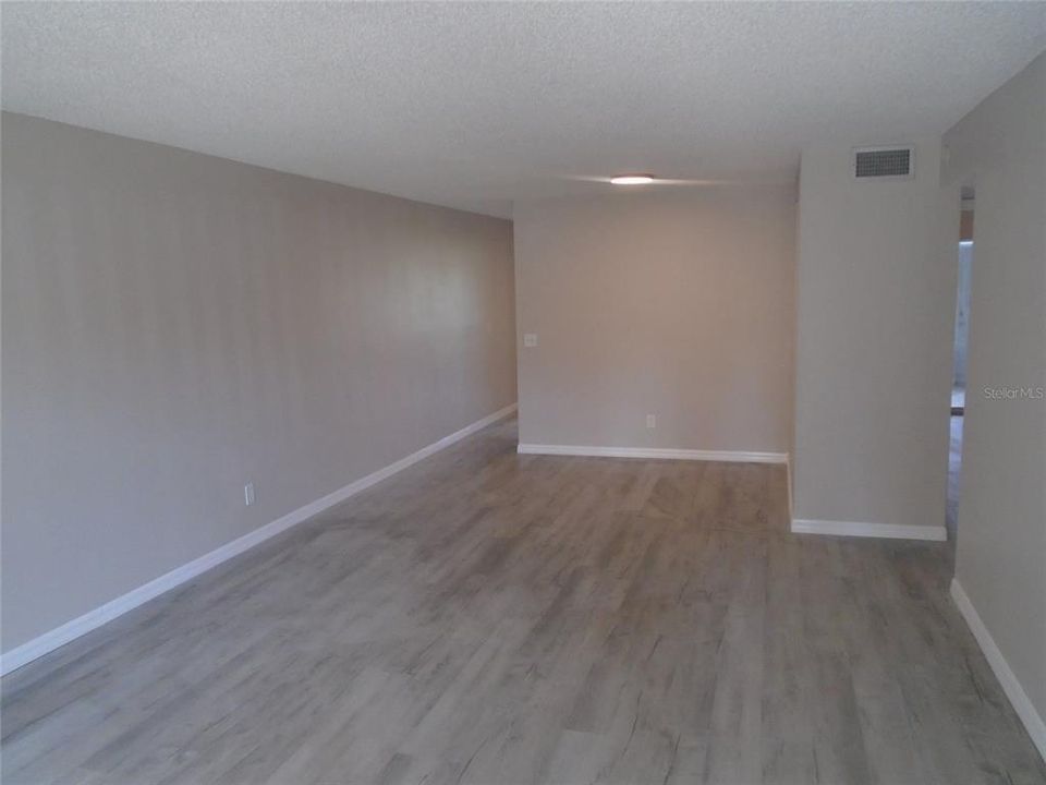 Active With Contract: $1,150 (2 beds, 1 baths, 1100 Square Feet)