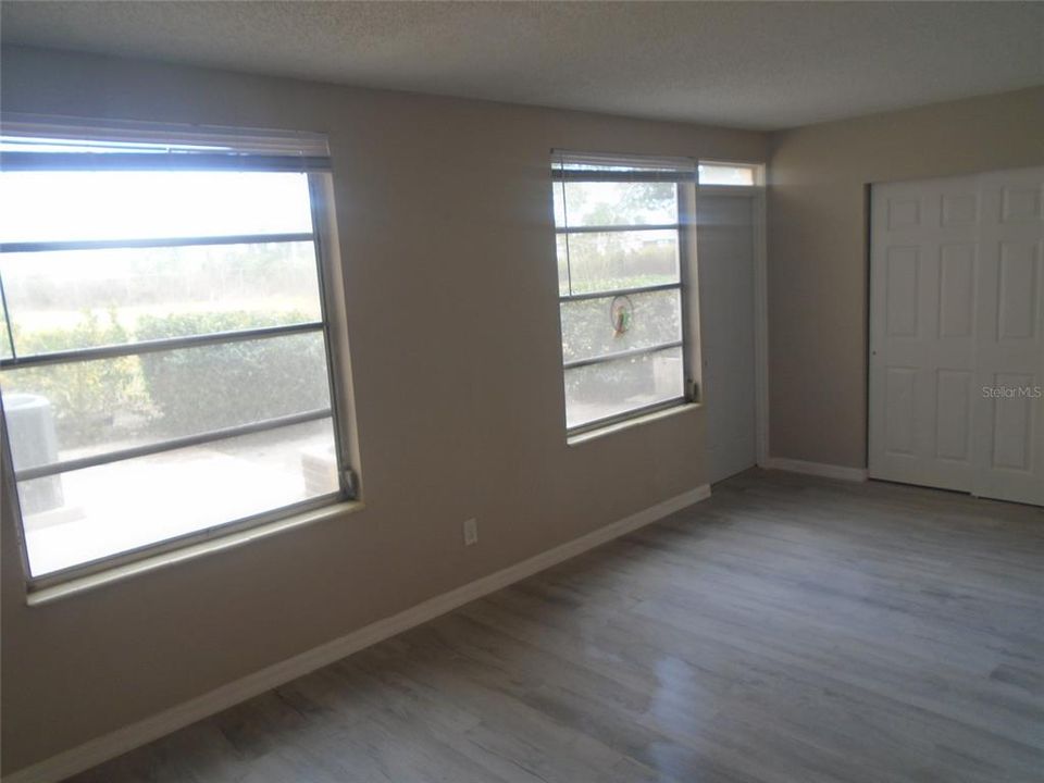 Active With Contract: $1,150 (2 beds, 1 baths, 1100 Square Feet)