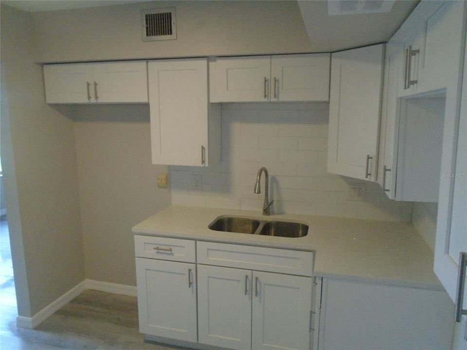 Active With Contract: $1,150 (2 beds, 1 baths, 1100 Square Feet)