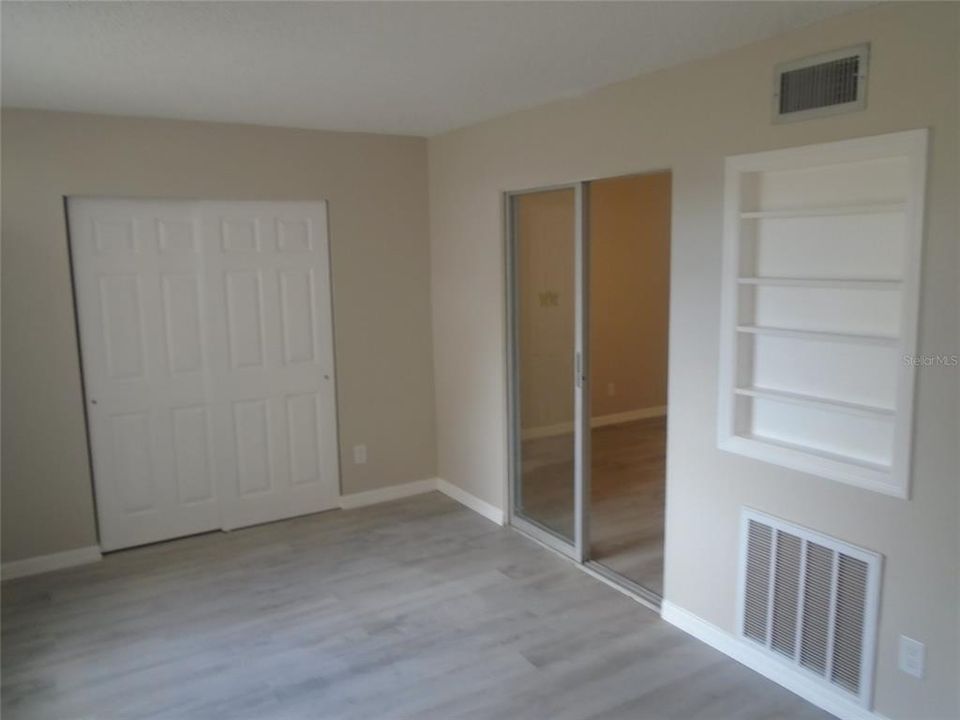 Active With Contract: $1,150 (2 beds, 1 baths, 1100 Square Feet)