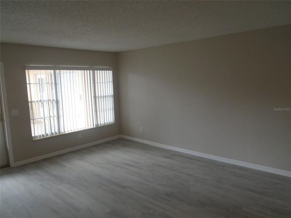 Active With Contract: $1,150 (2 beds, 1 baths, 1100 Square Feet)