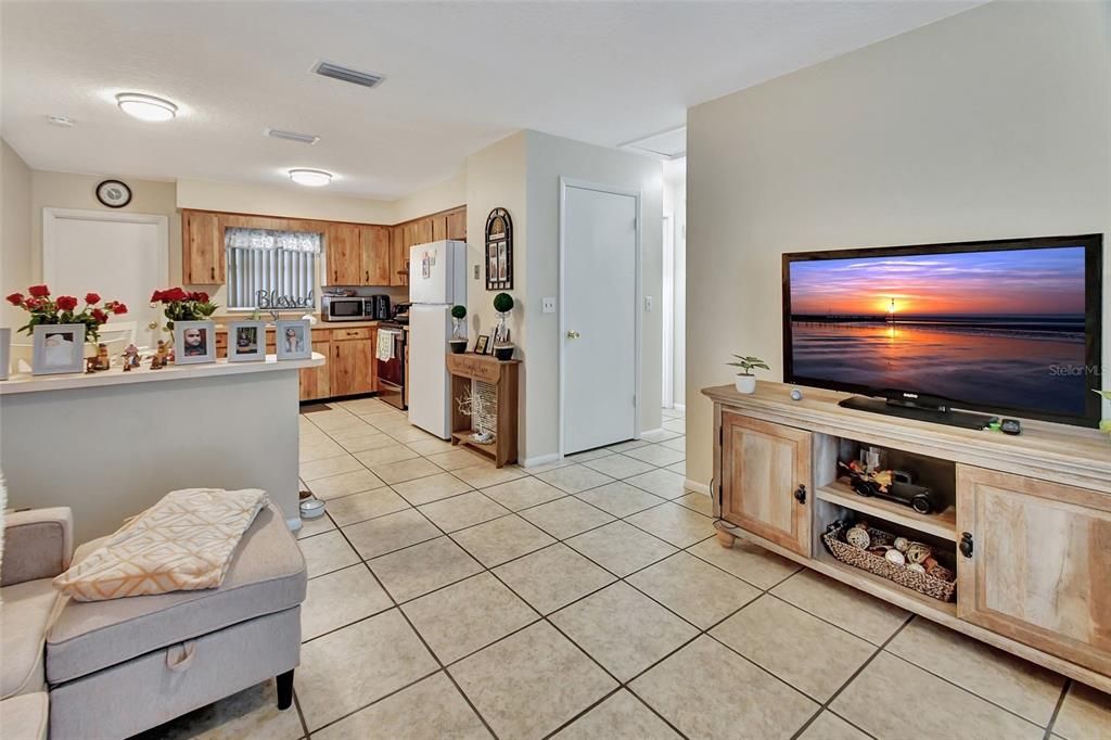 Active With Contract: $350,000 (4 beds, 0 baths, 1566 Square Feet)