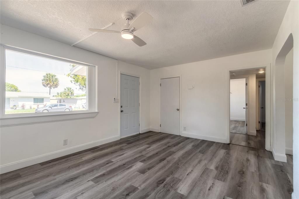 Active With Contract: $214,900 (3 beds, 1 baths, 1261 Square Feet)