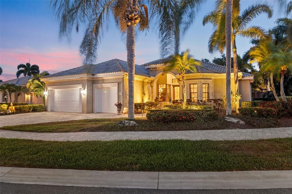Recently Sold: $1,200,000 (3 beds, 2 baths, 3080 Square Feet)