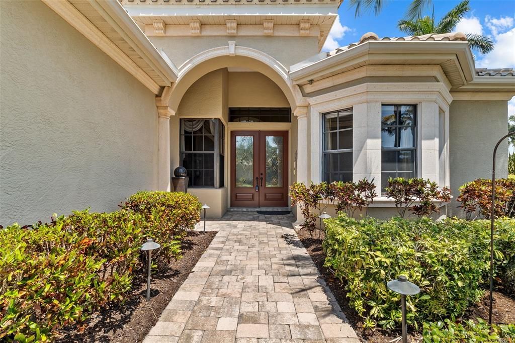 Recently Sold: $1,200,000 (3 beds, 2 baths, 3080 Square Feet)