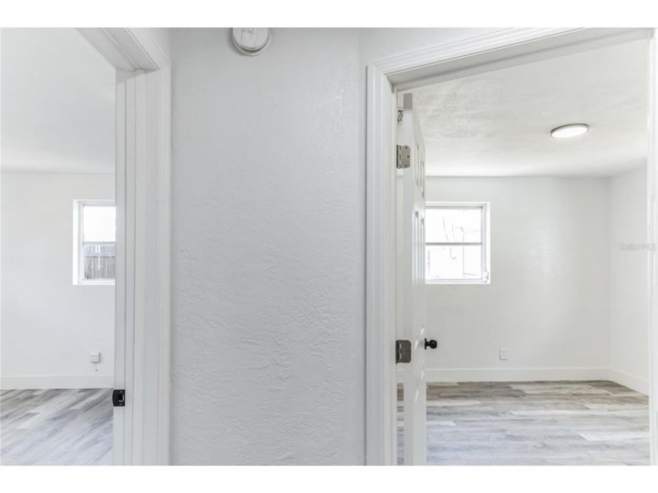 For Sale: $284,999 (2 beds, 1 baths, 1088 Square Feet)