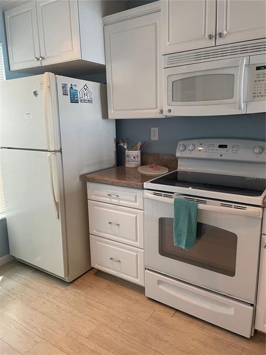 For Rent: $3,000 (2 beds, 2 baths, 890 Square Feet)
