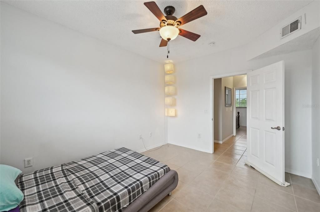 For Sale: $345,000 (3 beds, 3 baths, 1359 Square Feet)