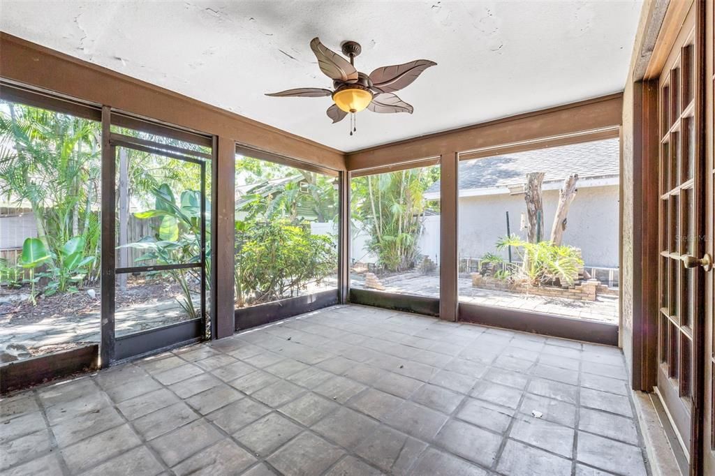 Active With Contract: $325,000 (2 beds, 2 baths, 1225 Square Feet)