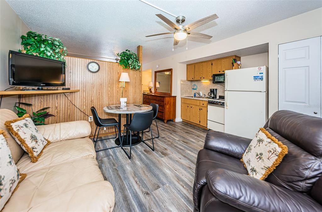 For Sale: $369,000 (1 beds, 1 baths, 411 Square Feet)