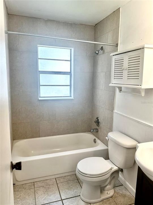 For Rent: $1,250 (2 beds, 1 baths, 891 Square Feet)