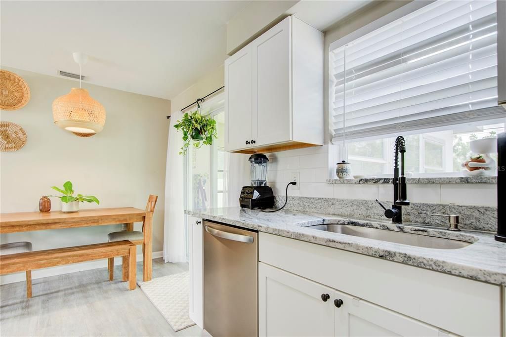 Active With Contract: $319,000 (2 beds, 1 baths, 782 Square Feet)