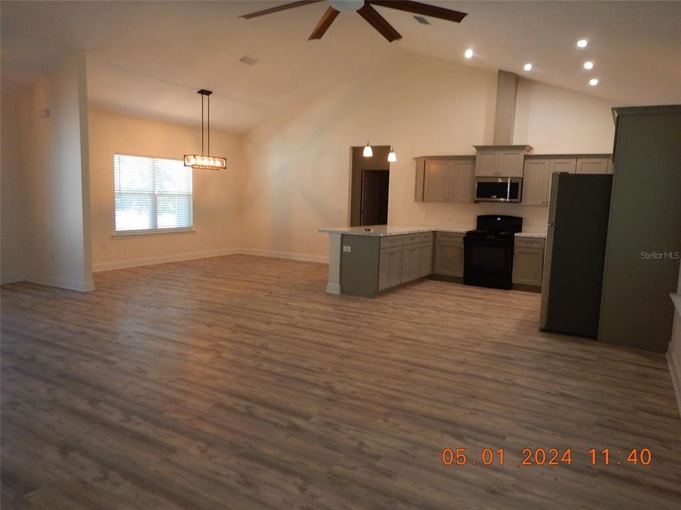 For Sale: $419,900 (3 beds, 2 baths, 1825 Square Feet)