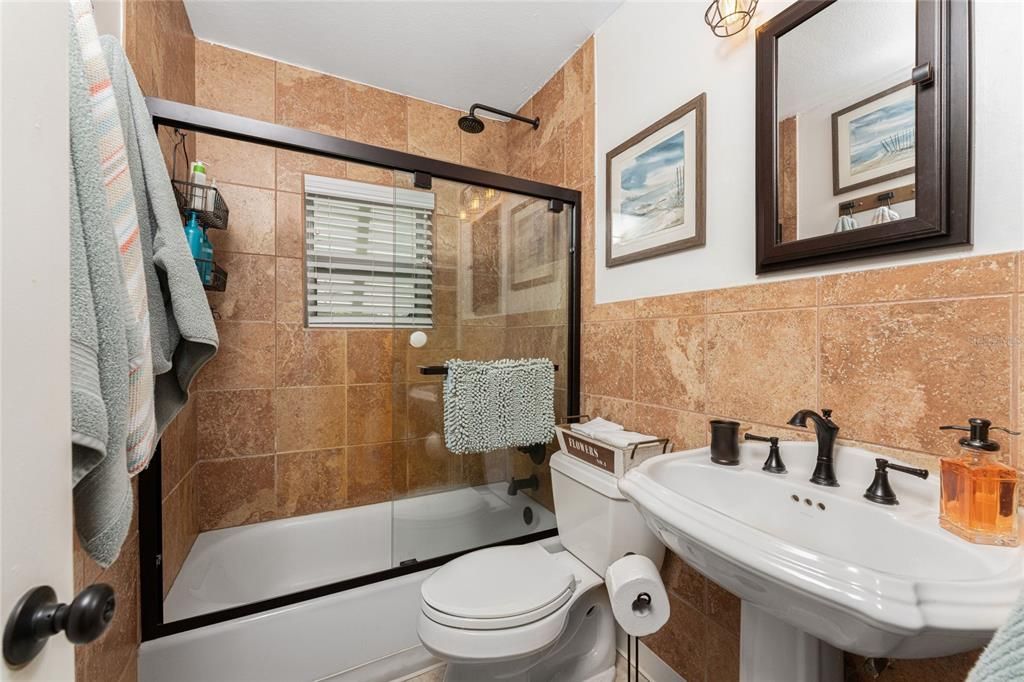 Bathroom with Tub/Shower combo