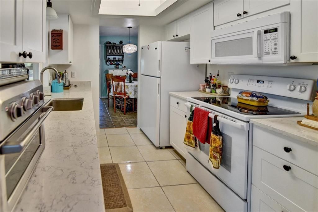 Active With Contract: $469,900 (2 beds, 2 baths, 1560 Square Feet)