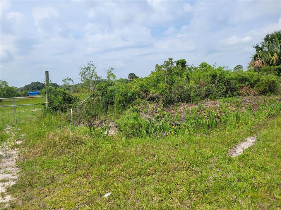 En Venta: $70,000 (2.50 acres)