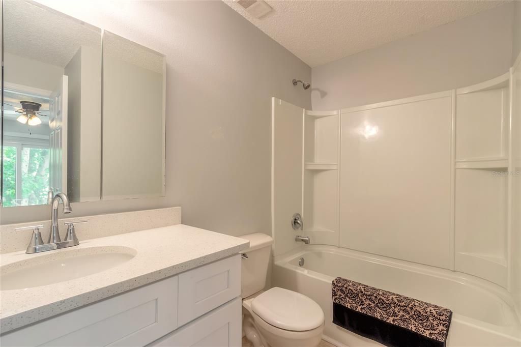 Active With Contract: $144,900 (2 beds, 2 baths, 864 Square Feet)