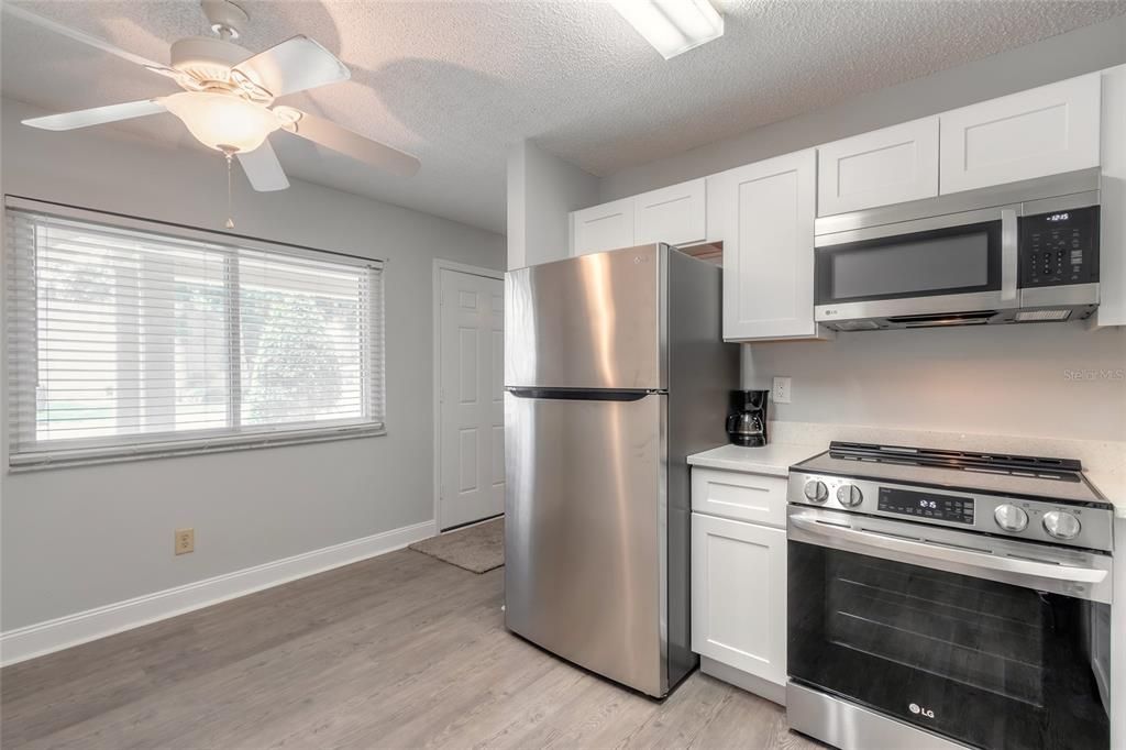 Active With Contract: $144,900 (2 beds, 2 baths, 864 Square Feet)