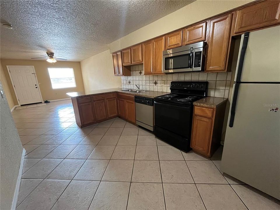 Recently Rented: $1,325 (2 beds, 1 baths, 864 Square Feet)