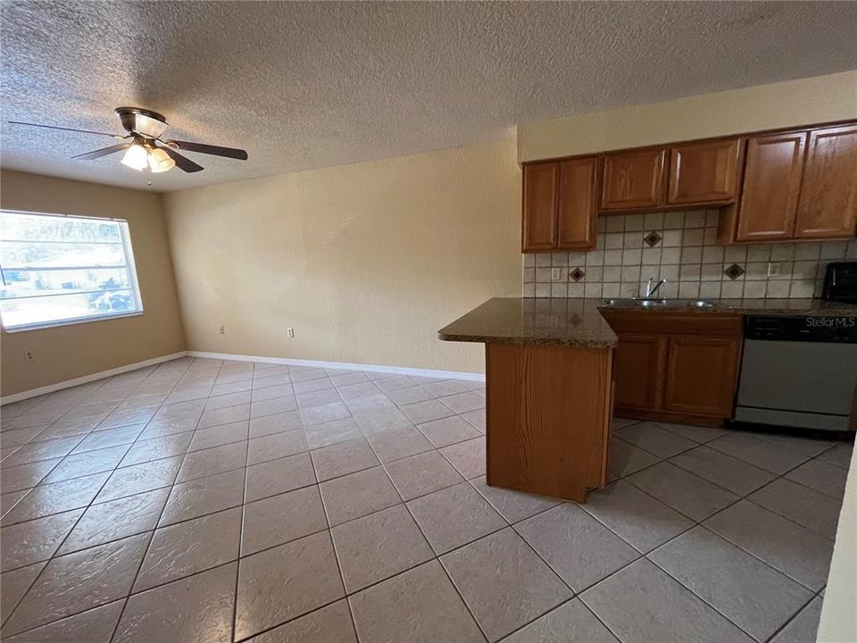 Recently Rented: $1,325 (2 beds, 1 baths, 864 Square Feet)