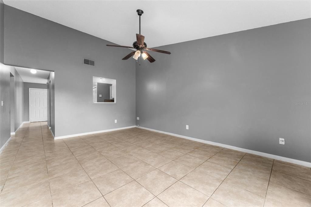 Active With Contract: $239,900 (2 beds, 2 baths, 990 Square Feet)