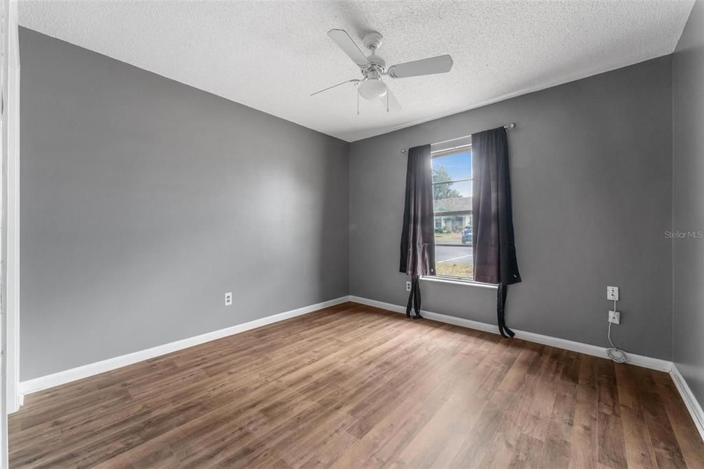 Active With Contract: $239,900 (2 beds, 2 baths, 990 Square Feet)