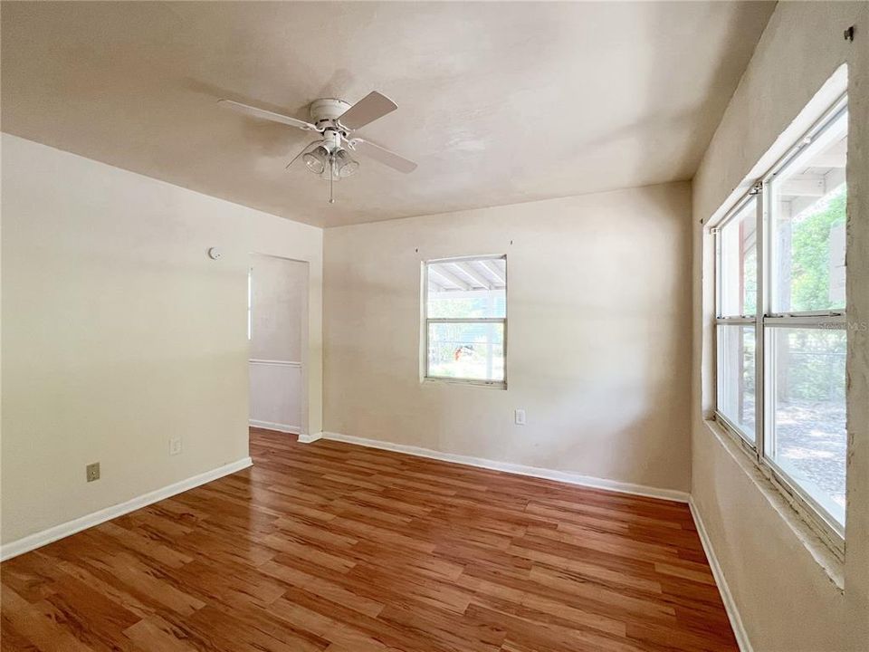 For Sale: $127,500 (2 beds, 1 baths, 624 Square Feet)