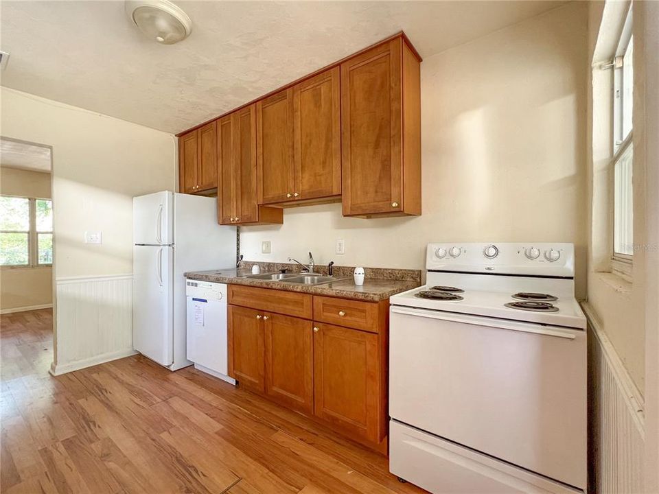 For Sale: $127,500 (2 beds, 1 baths, 624 Square Feet)