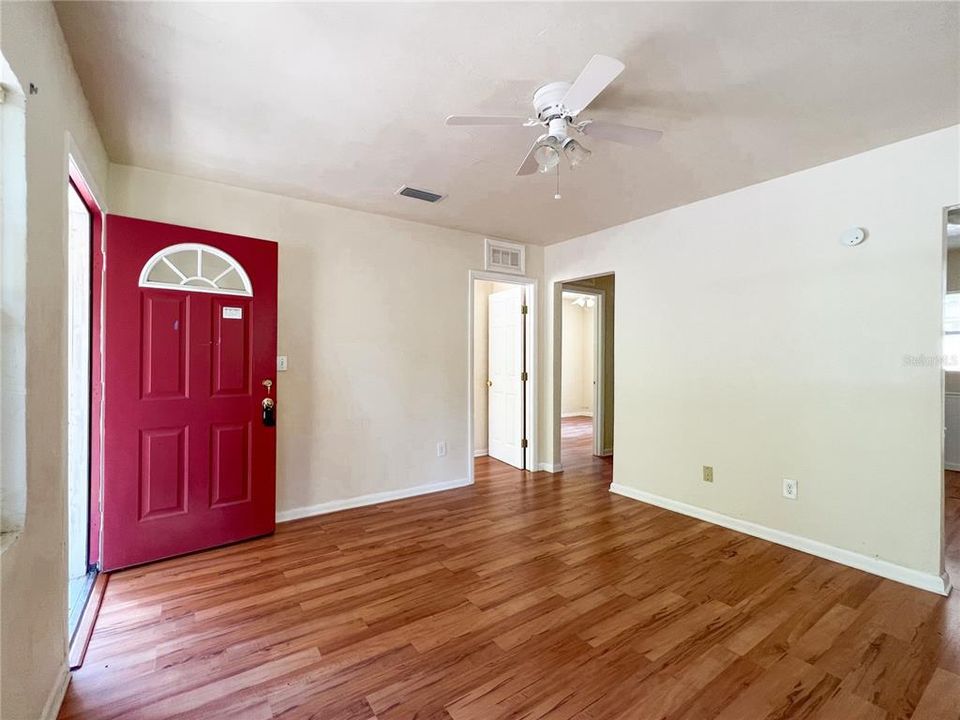 For Sale: $127,500 (2 beds, 1 baths, 624 Square Feet)