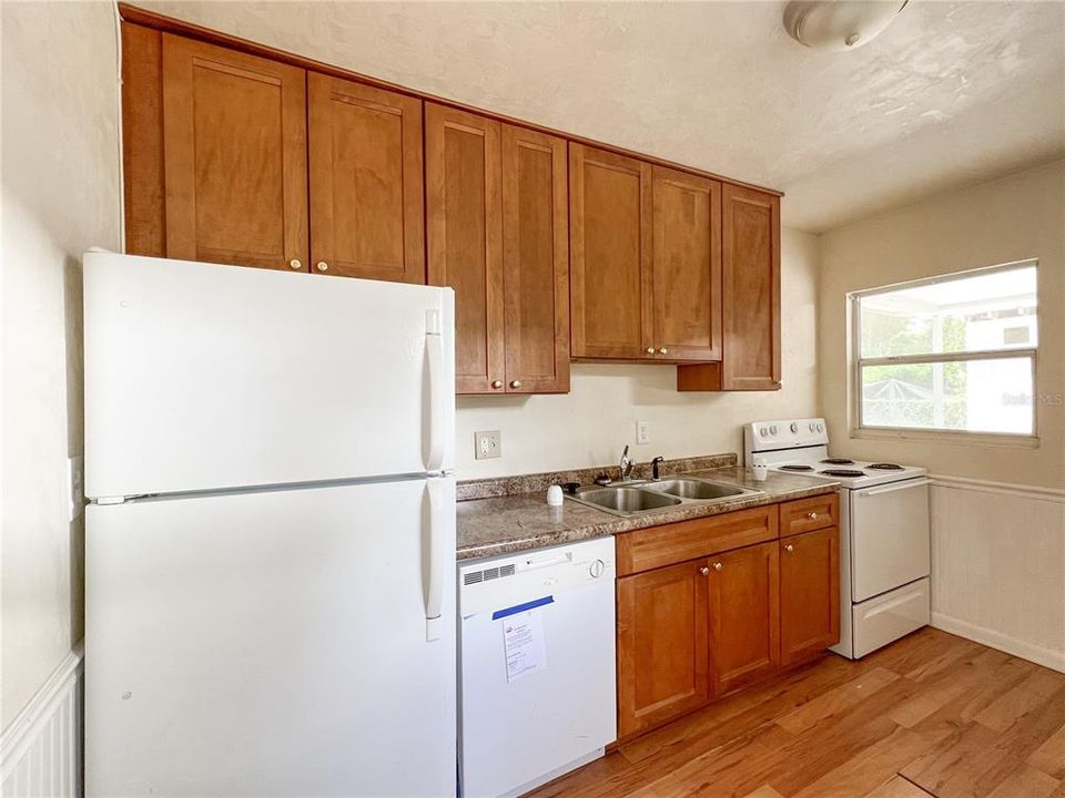 For Sale: $117,500 (2 beds, 1 baths, 624 Square Feet)