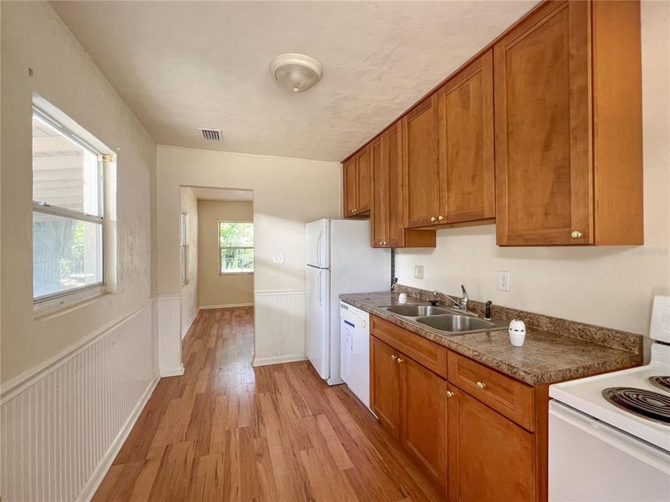 For Sale: $117,500 (2 beds, 1 baths, 624 Square Feet)